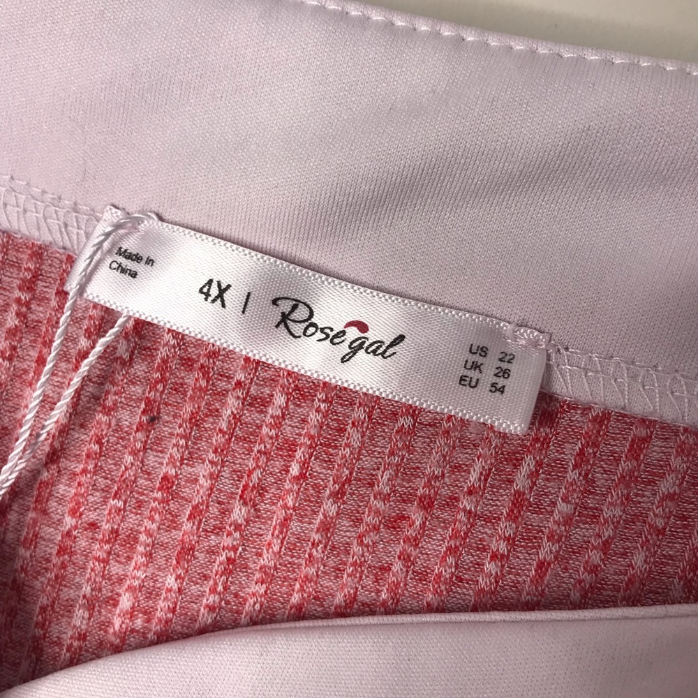 Pink top, stretchy fabric - Picture 4 of 4